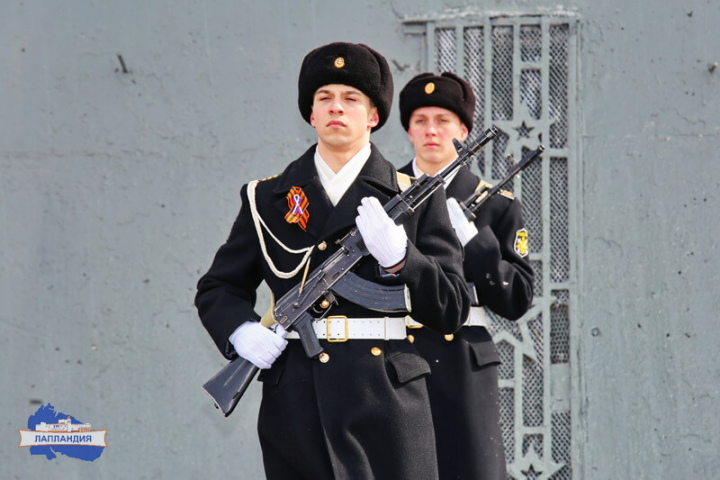 Заполярные кадеты и школьники заступили на вахту Почётного караула на Посту № 1