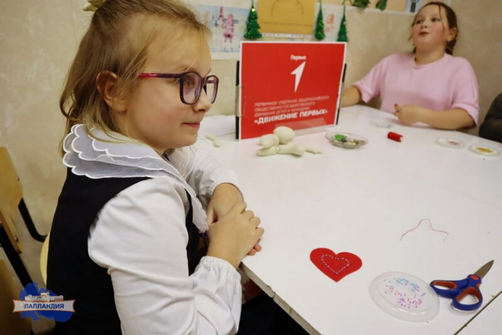 Воспитанники «Лапландии» вместе с «Движением Первых» подготовили подарки ко Дню матери