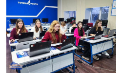 В Корзуново юные кванторианцы осваивают передовые технологии в мобильном технопарке, а самые маленькие жители посёлка делают первые шаги в мире инженерии