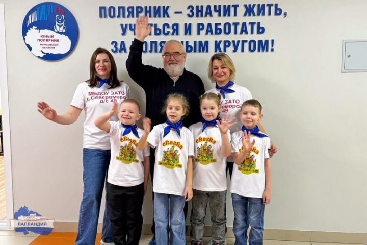 На новогодней ёлке эколят состоялось посвящение юных северян в «Полярных совят»