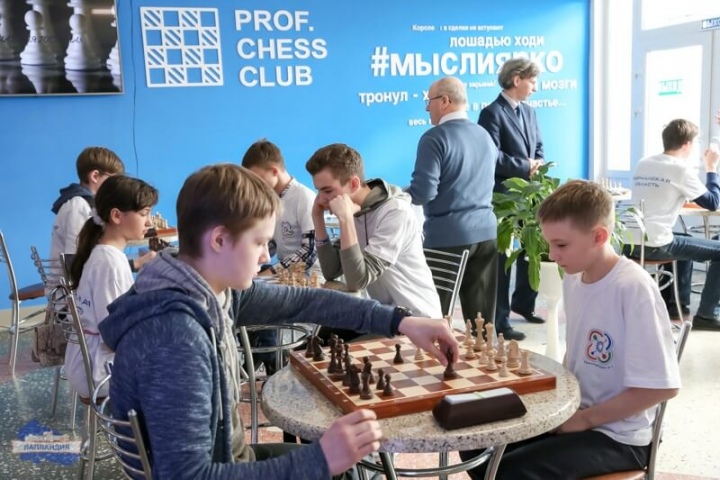 В рамках проекта «КвантоШахматы» в детском технопарке  «Кванториум-51» завершился первый этап шахматного турнира