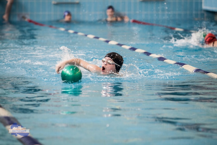Центр дополнительного образования «Лапландия» приглашает ребят на занятия в бассейне 