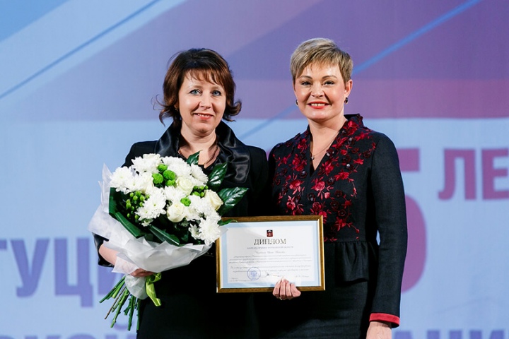 Губернатор Мурманской области Марина Ковтун вручила региональную награду специалисту центра «Лапландия»