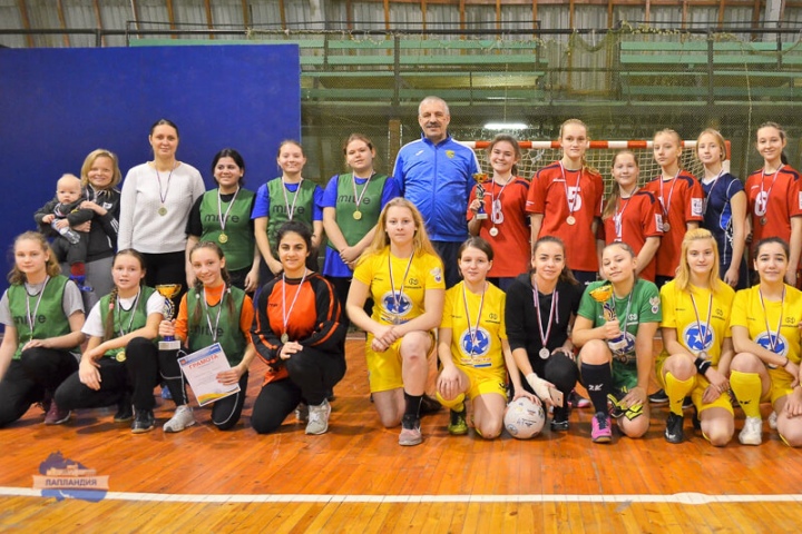 В рамках общероссийского проекта «Мини-футбол – в школу» в Мурманской области состоялся региональный этап Всероссийских соревнований по мини-футболу (футзалу) среди команд общеобразовательных организаций (девушки)