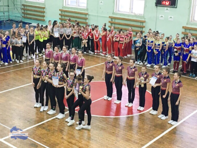 В Мурманске прошли соревнования по фитнес-аэробике «Фитнес в школу»