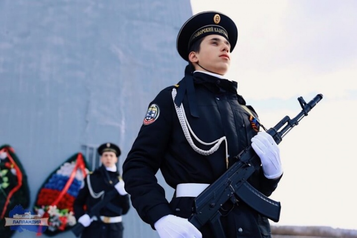 Школьники Мурманской области заступили в Почётный караул у Вечного огня