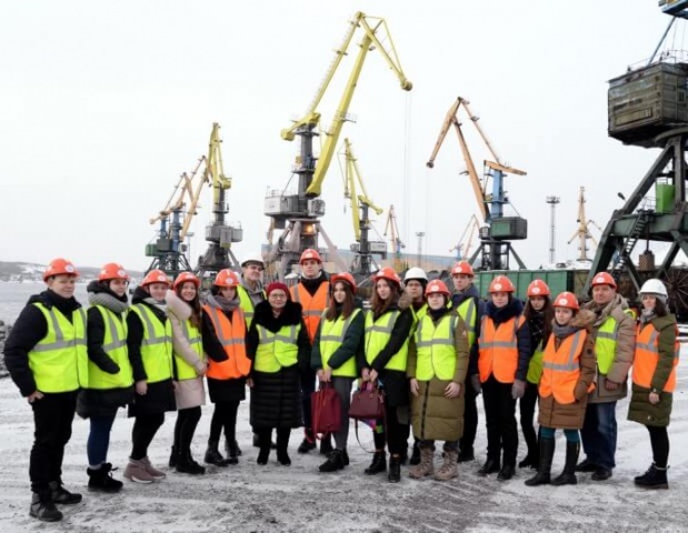 Участники «Заполярного Нанограда» посетили Мурманский морской торговый порт