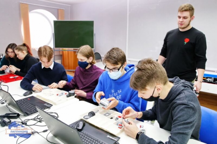 В центре «Лапландия» завершилась областная каникулярная школа «Заполярный Наноград»
