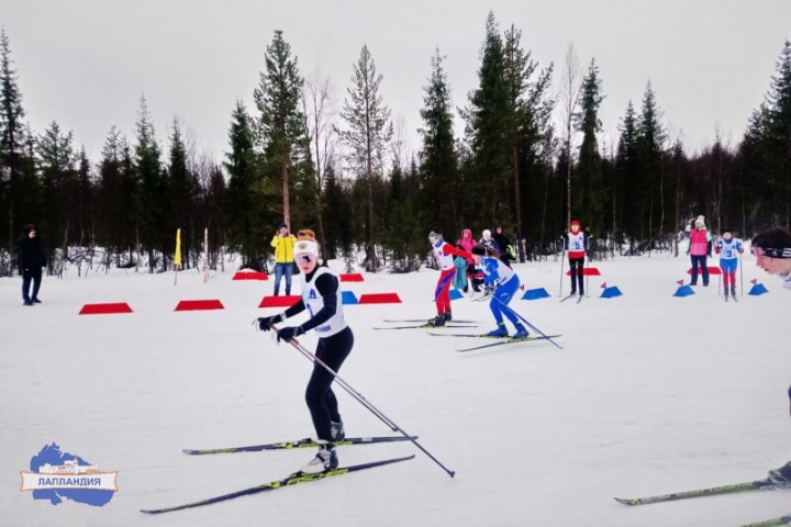 Завершились соревнования по лыжным гонкам среди команд школьных спортивных клубов «Клубная лыжня»