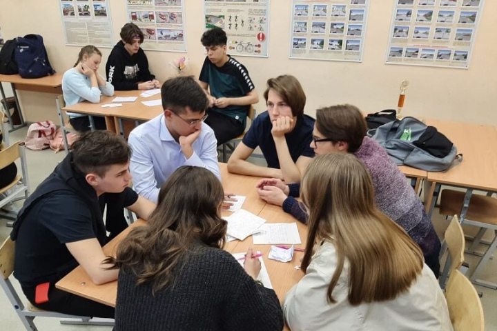 Более 80 команд приняли участие во II этапе Чемпионата по интеллектуальной игре «Что? Где? Когда?» среди обучающихся Мурманской области!