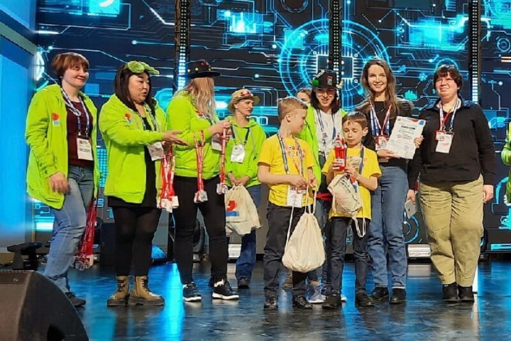Юные умельцы из Мурманской области стали победителями и призерами крупнейшего национального чемпионата по робототехнике