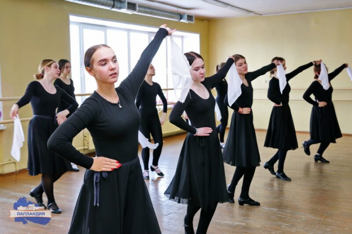 К конкурсу готовы: в центре «Лапландия» прошла учебная сессия областной школы юного балетмейстера
