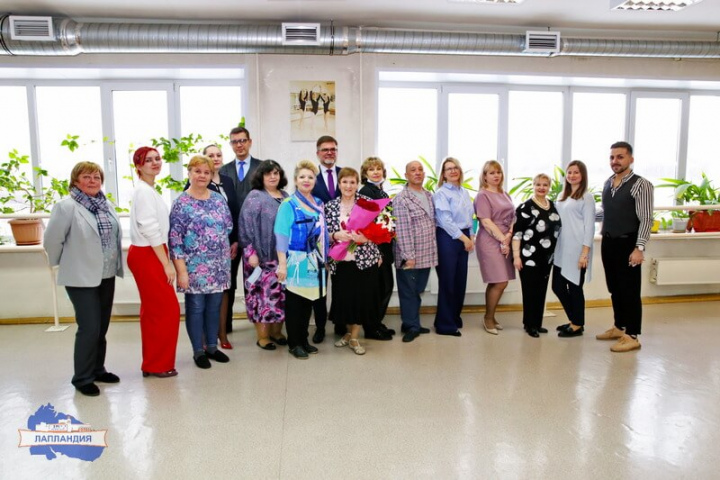 Коллектив Мурманского областного центра образования «Лапландия» поздравил Татьяну Нерадкову с юбилеем