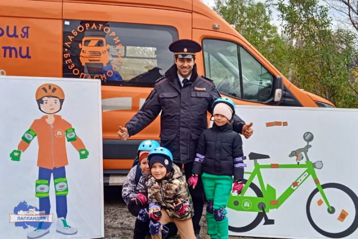 В Центре «Лапландия» прошел  Единый день безопасности дорожного движения