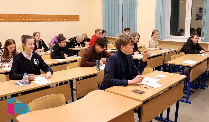 Два дня, два тура, шесть часов: в Мурманской области проходит региональный этап Всероссийской олимпиады по истории