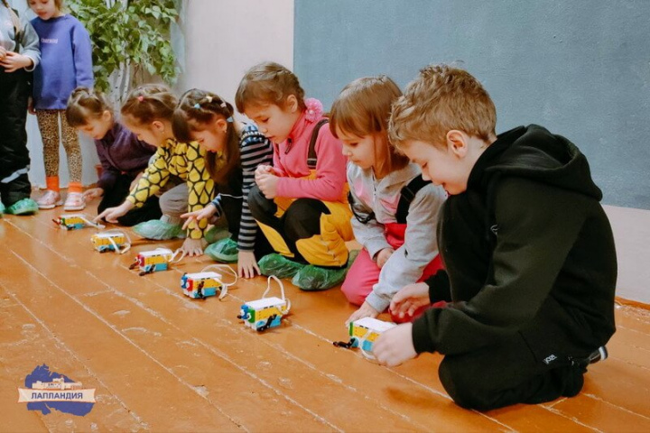 Мобильный технопарк «Кванториум» впервые открыл свои двери для воспитанников детских садов Ловозерского района!