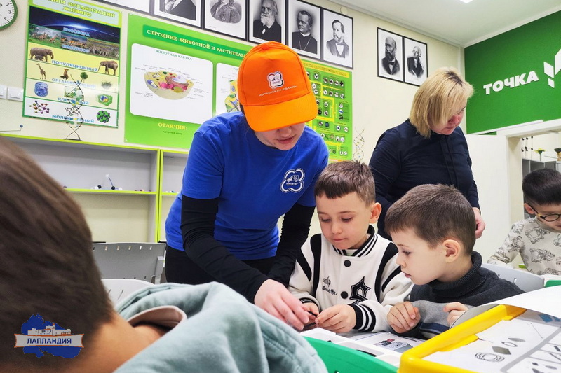 В Корзуново юные кванторианцы осваивают передовые технологии в мобильном технопарке, а самые маленькие жители посёлка делают первые шаги в мире инженерии