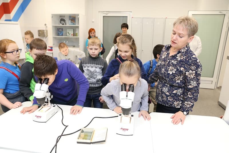 Учащиеся объединения «Юный экскурсовод» центра «Лапландия» посетили лабораторию «Биоквантума»