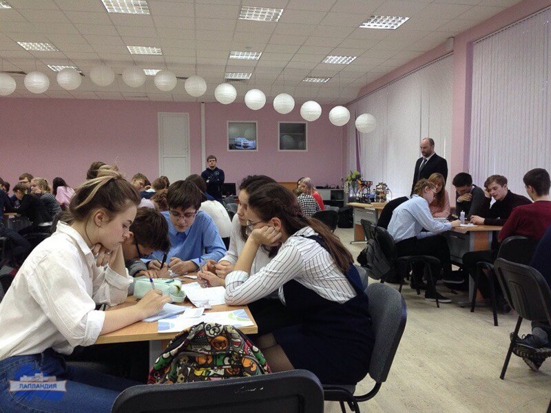 В Мурманской области состоялся третий этап Регионального чемпионата по интеллектуальной игре «Что? Где? Когда?» среди школьников