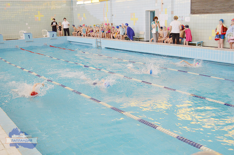 В центре «Лапландия» прошли соревнования по плаванию «Весенняя капель»