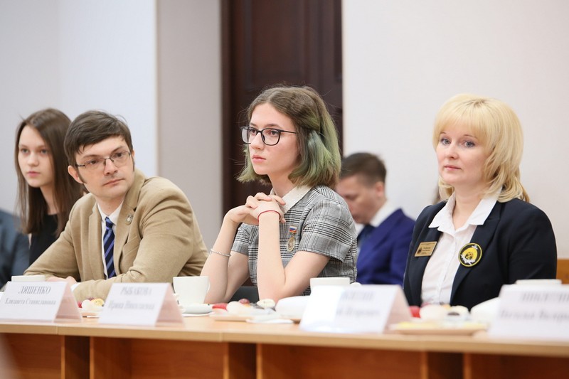 В правительстве Мурманской области состоялась встреча Губернатора  с молодыми и юными исследователями области