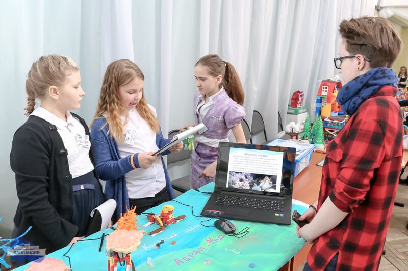 19 апреля в рамках фестиваля научно-технического творчества «Юные инженеры Арктики. Закрытие сезона 2017/2018 учебного года» состоялась региональная интерактивная выставка изобретений научно-технического творчества «За нами будущее!»