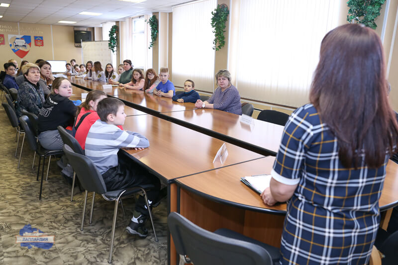 В областном центре дополнительного образования «Лапландия» начала работу школа юных инспекторов движения