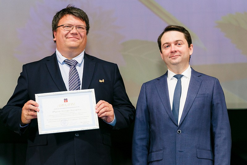 Глава региона Андрей Чибис вручил педагогам «Лапландии» награды Мурманской области