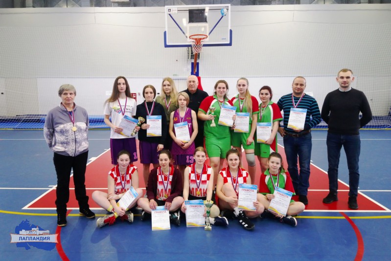 В Кольском районе завершились соревнования по баскетболу среди мужских и женских команд в рамках