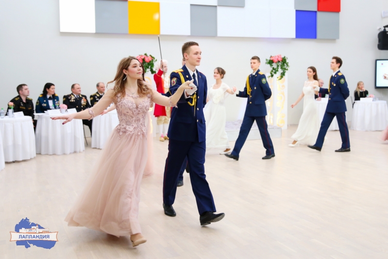 В Мурманском областном центре дополнительного образования «Лапландия» прошёл региональный кадетский бал
