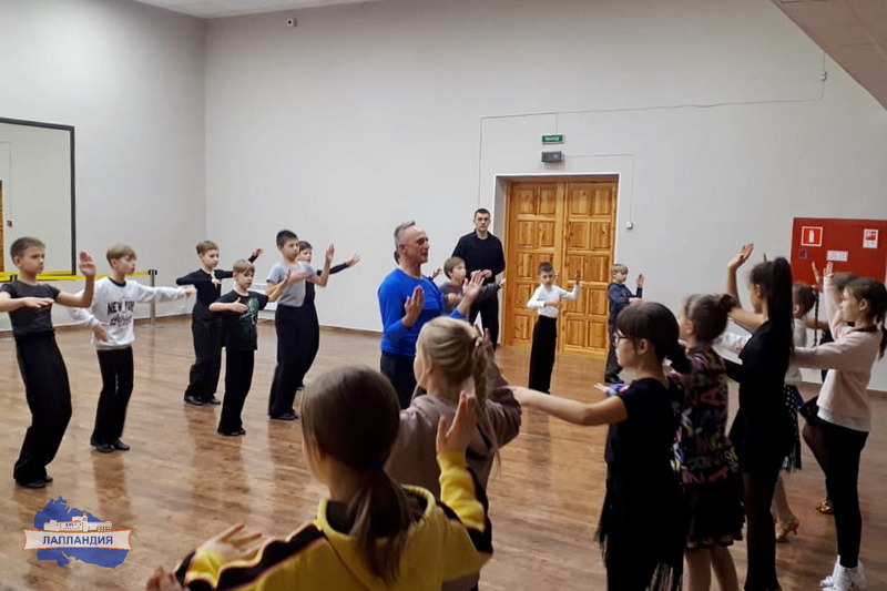 Чемпион Санкт-Петербурга по спортивным бальным танцам провел мастер-класс для ребят «Лапландии»