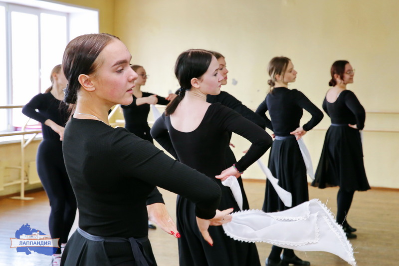 К конкурсу готовы: в центре «Лапландия» прошла учебная сессия областной школы юного балетмейстера