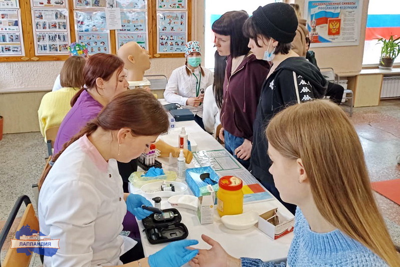 Школьники Мурманской области познакомились с профессией врача в Кольском медицинском колледже