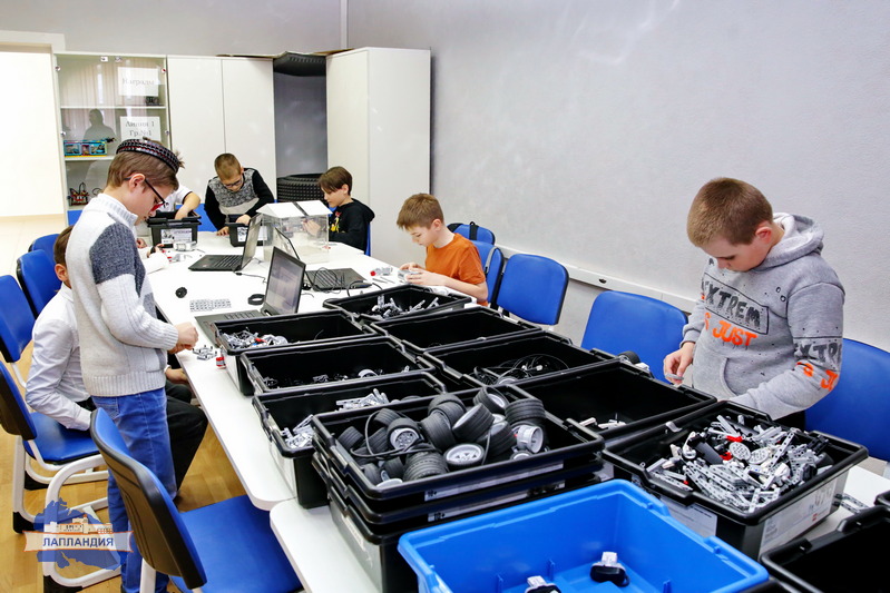 В центре «Лапландия» стартовал традиционный фестиваль научно-технического творчества «Юные инженеры Арктики. Закрытие сезона 2021/2022 учебного года»