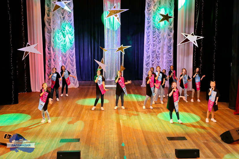 Зажигаем звёзды: в центре «Лапландия» состоялся отчетный концерт вокального ансамбля «Фантазия»
