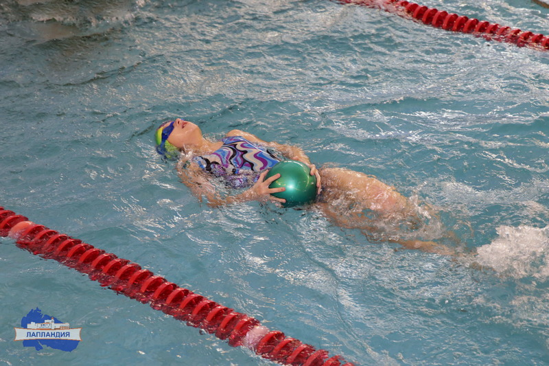 В Лапландии прошли Соревнования по плаванию «Весёлые старты»