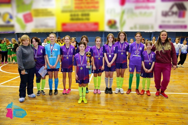 106 юных футболисток приняли участие во Всероссийских соревнованиях по мини-футболу в Мурманске