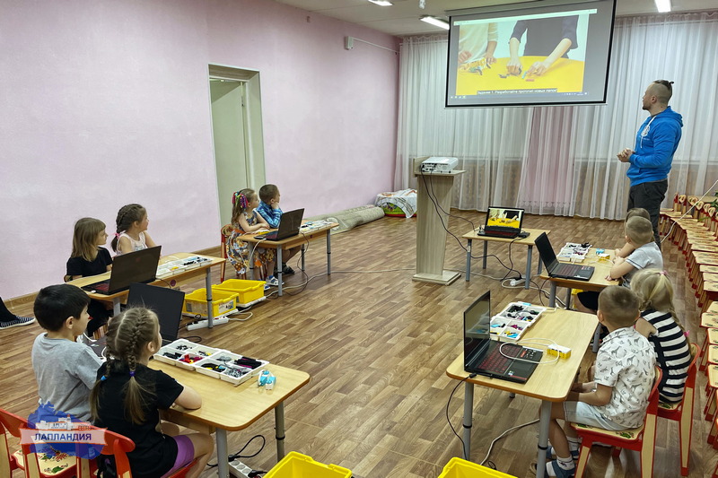 Воспитанники детских садов с.Алакуртти приняли участие в увлекательных мастер-классах от наставников мобильного технопарка «Кванториум»!